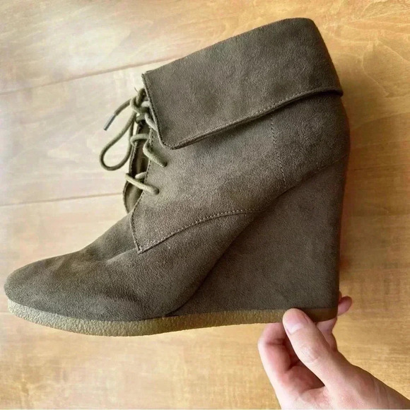Mossimo Supply Co. Wedge Booties, Green/Taupe Ankle Boots for Women, Size 9 - Picture 3 of 10